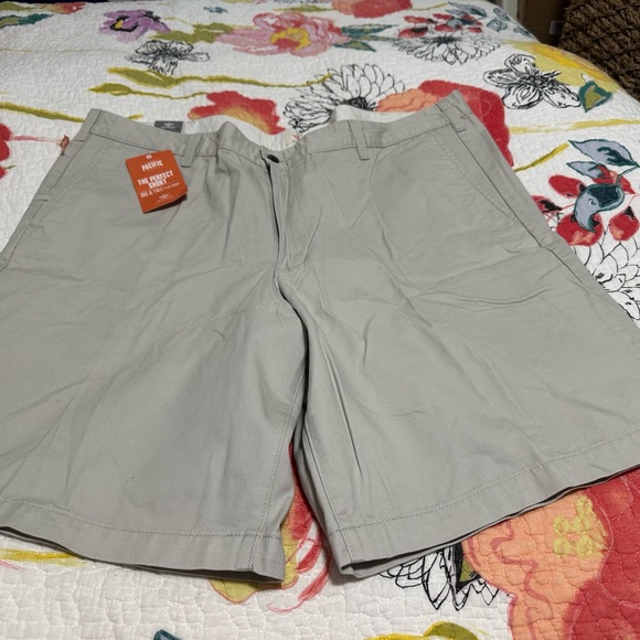Dockers Other - Men’s Dockers flat front shorts, size 46. NEW!!